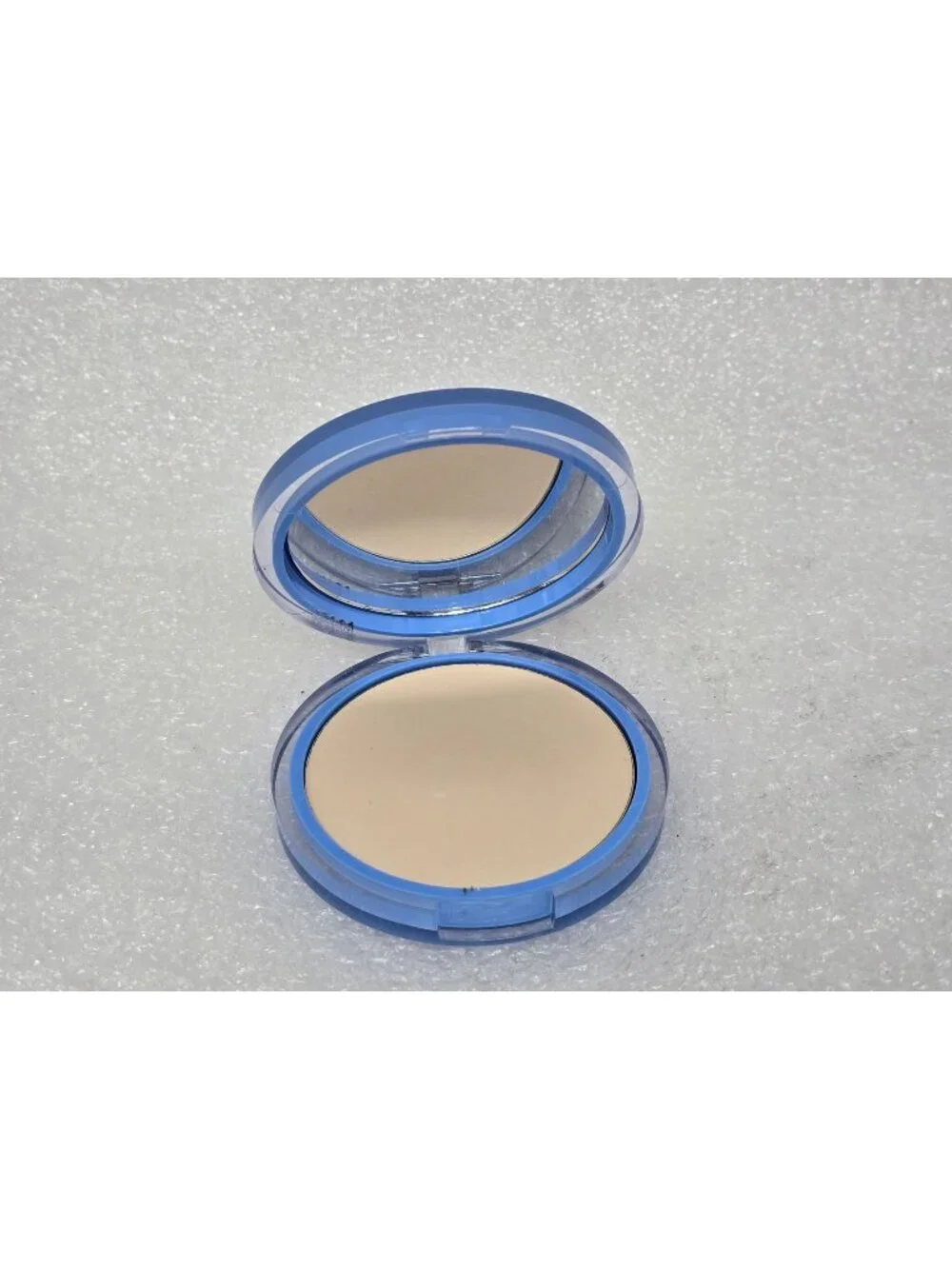 Covergirl Clean Matte Pressed Powder 510 Classic Ivory Oil Control Compact